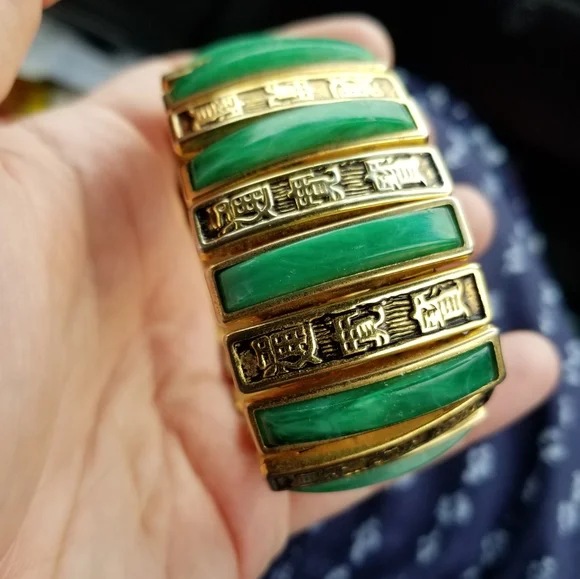Relisted - vintage green and gold expansion bracelet Chinese characters theme - Picture 3 of 10